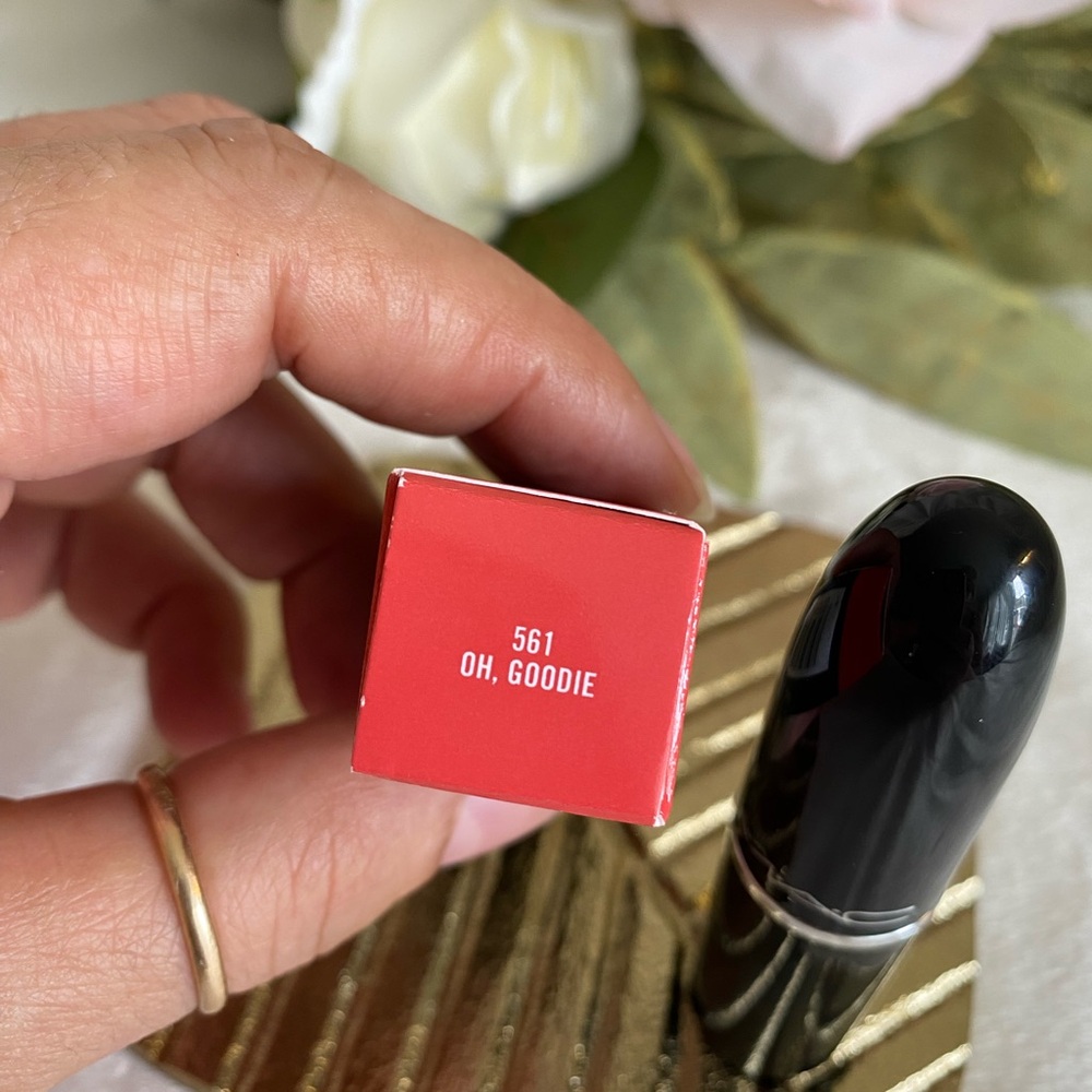 Mac Lustreglass Lipstick  Rouge A Levres -（561 Oh, Goodie ）Full Size0.1oz/3g - Picture 5 of 8